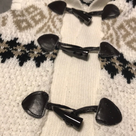 Sleeveless Knitted Vest - Picture 3 of 5